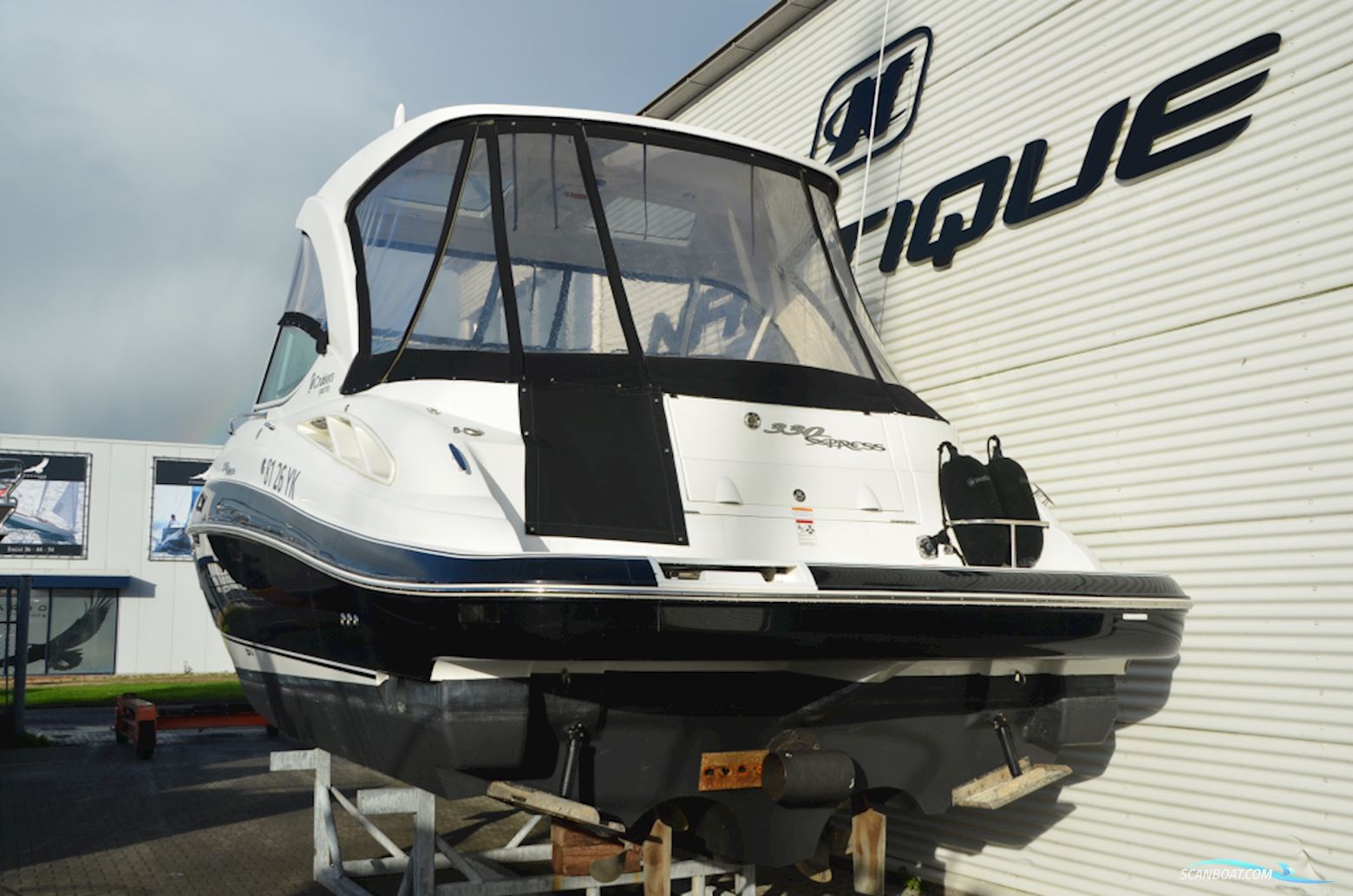 CRUISERS 330 Express