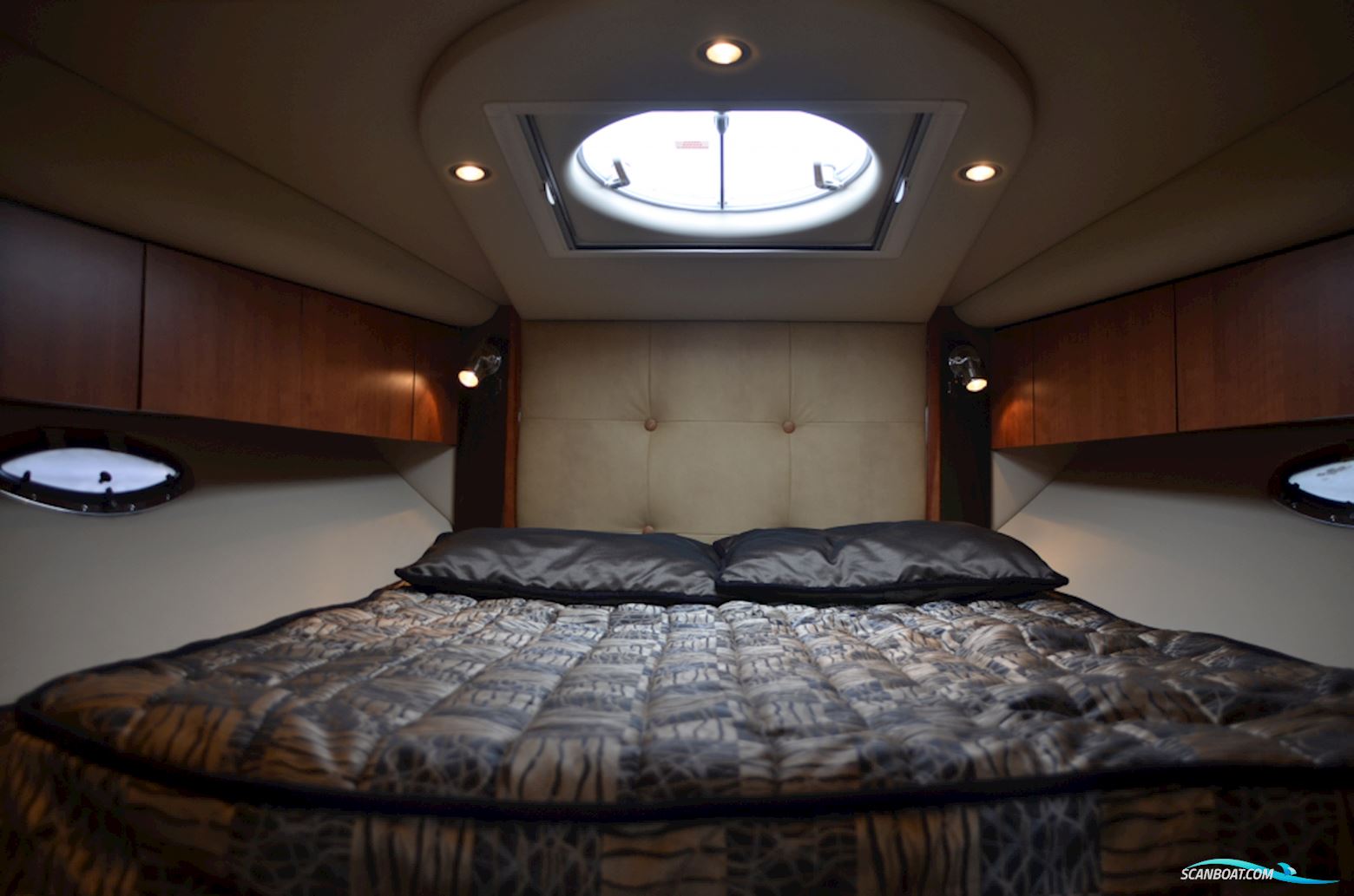 CRUISERS 330 Express