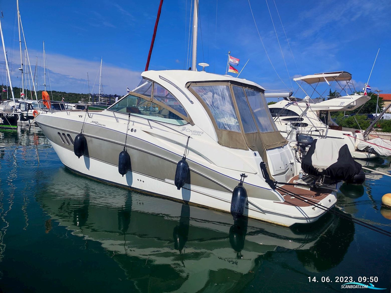 CRUISERS 360 Motorboat 2008, with Volvo Penta D6 engine, Croatia