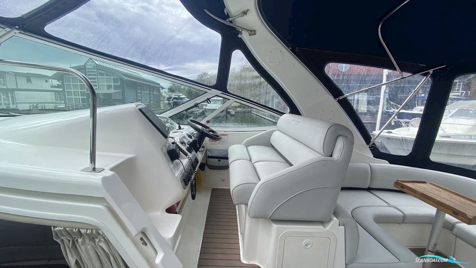 Cruisers Yacht 340 Express