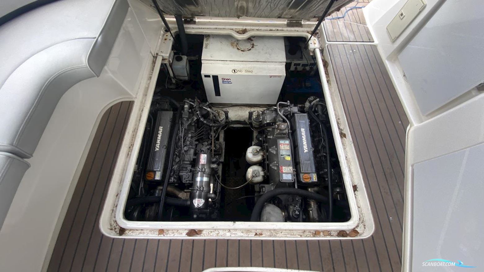 Cruisers Yacht 340 Express