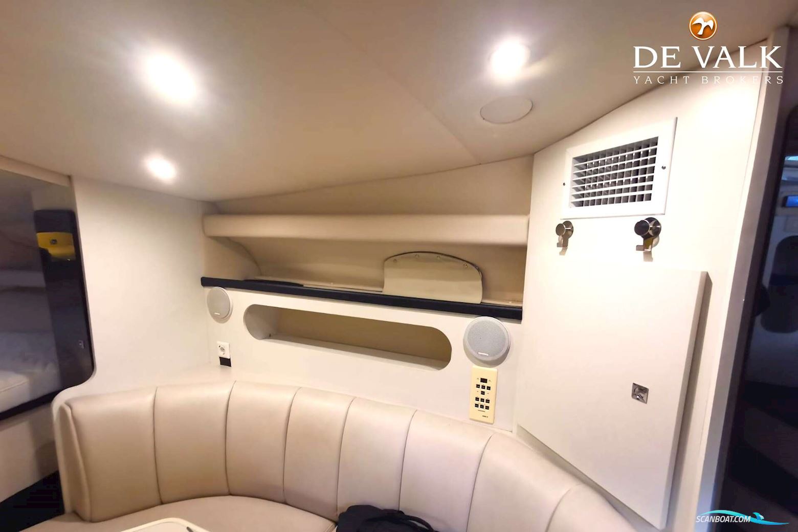 Cruisers Yachts 3075 Rogue