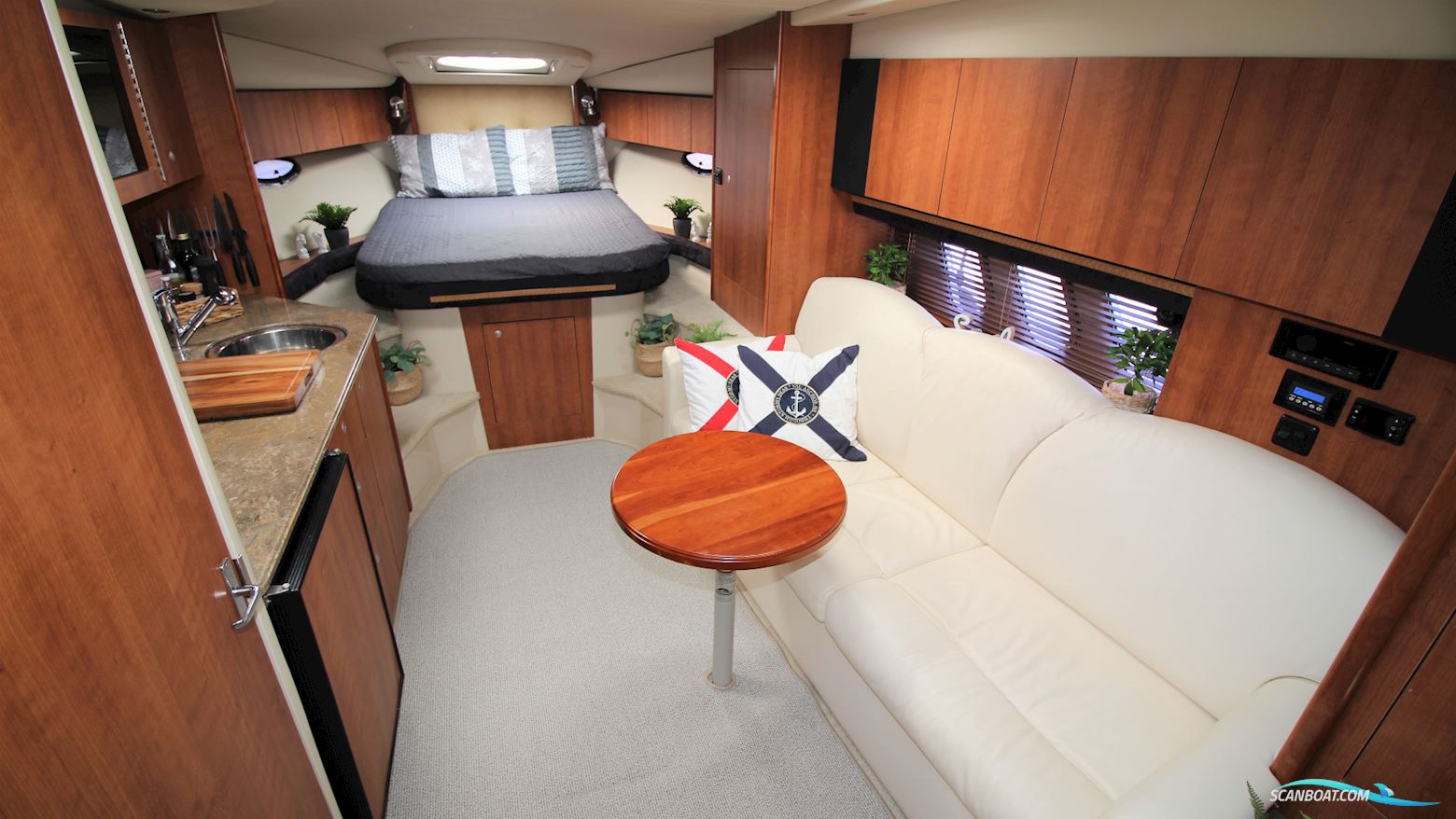 Cruisers Yachts 330 Express
