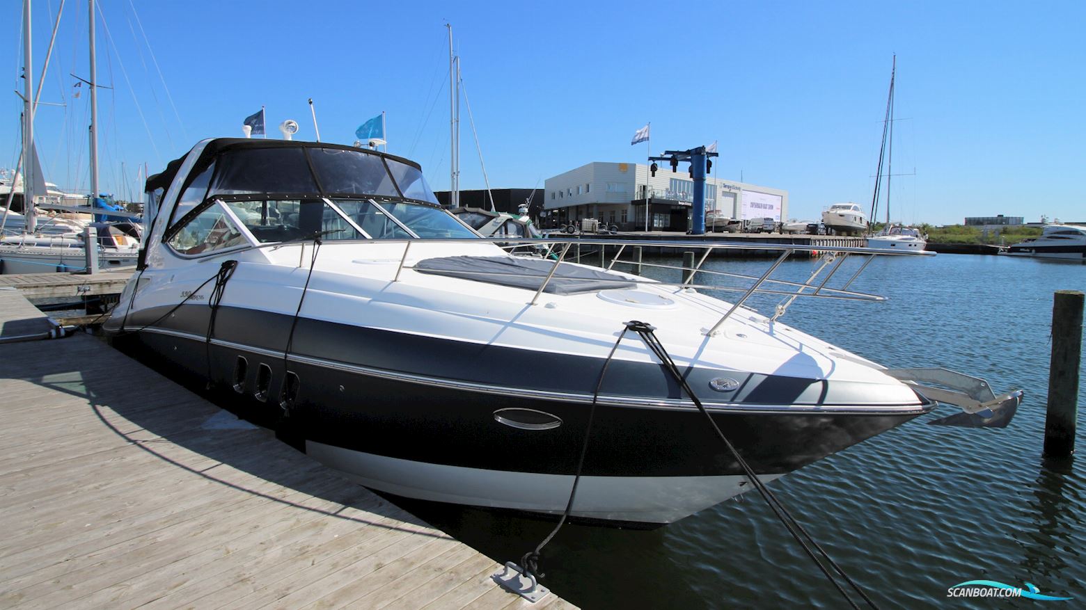 Cruisers Yachts 330 Express