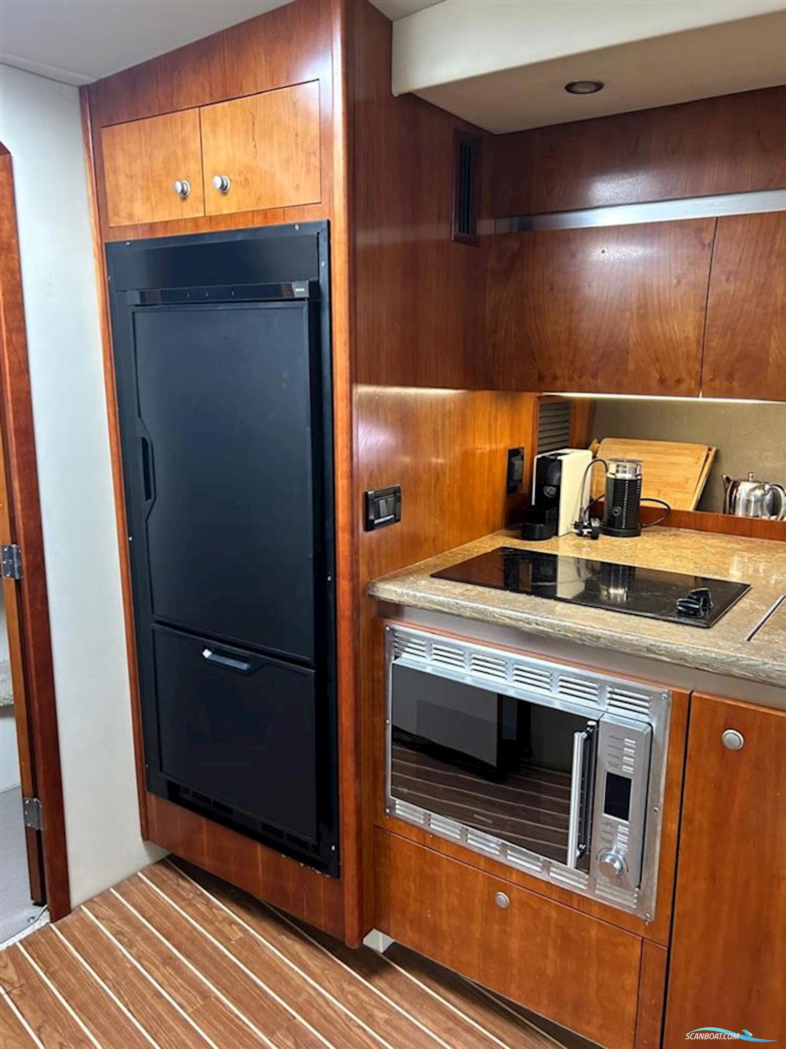 Cruisers Yachts 420 Express