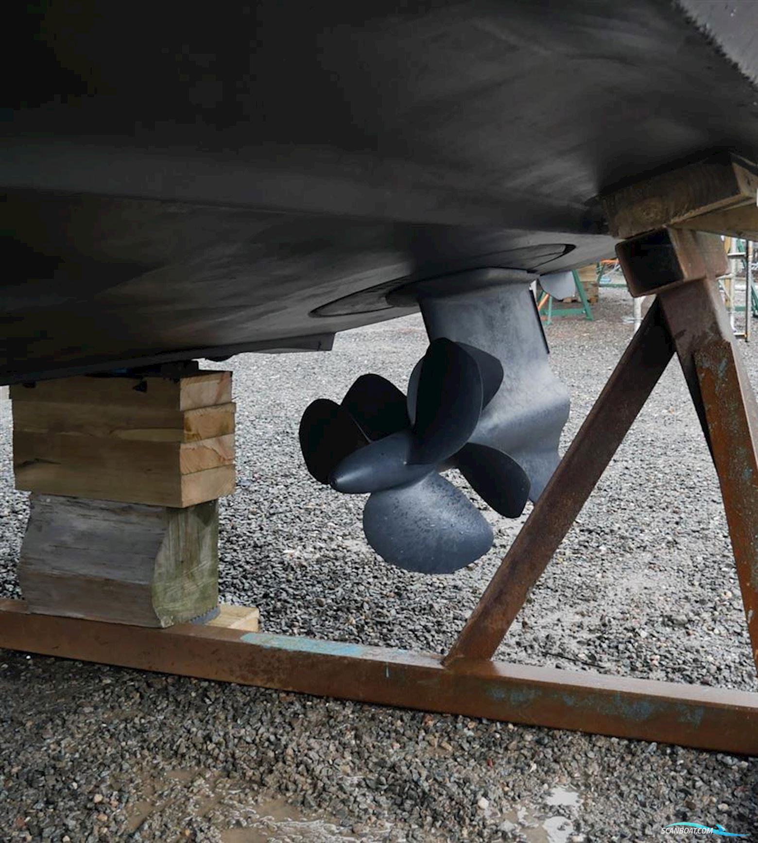 Cruisers Yachts 420 Express