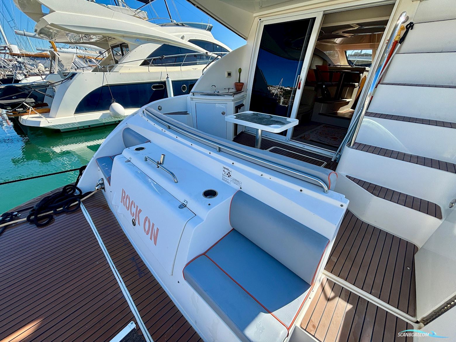 Cruisers Yachts 447 Sport Sedan