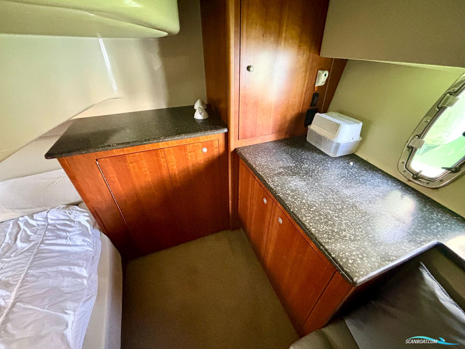 Cruisers Yachts 447 Sport Sedan