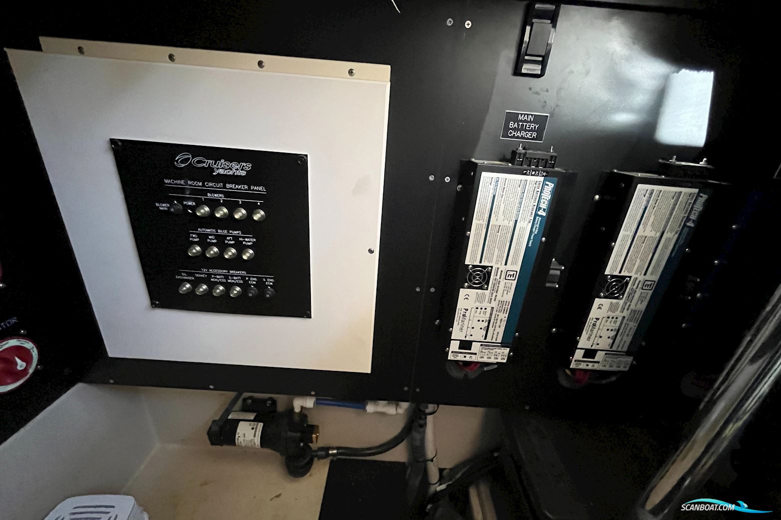 Cruisers Yachts 447 Sport Sedan