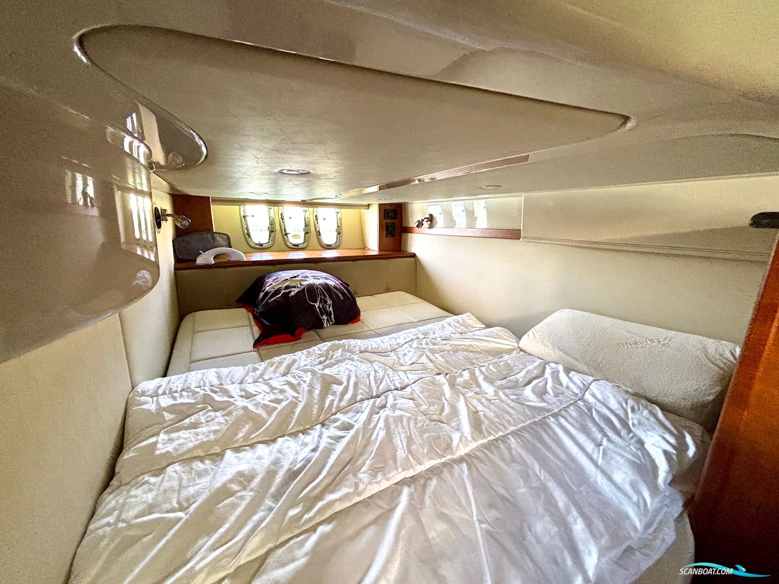 Cruisers Yachts 447 Sport Sedan