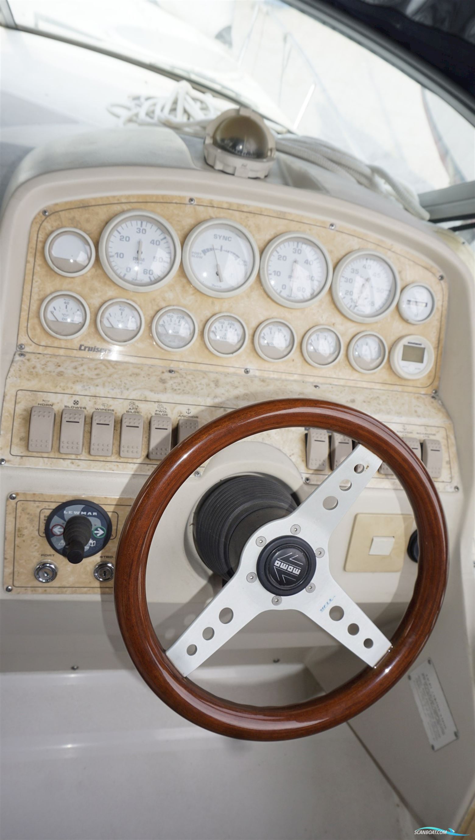 Cruisers Yachts Cruisers 3175 Rogue