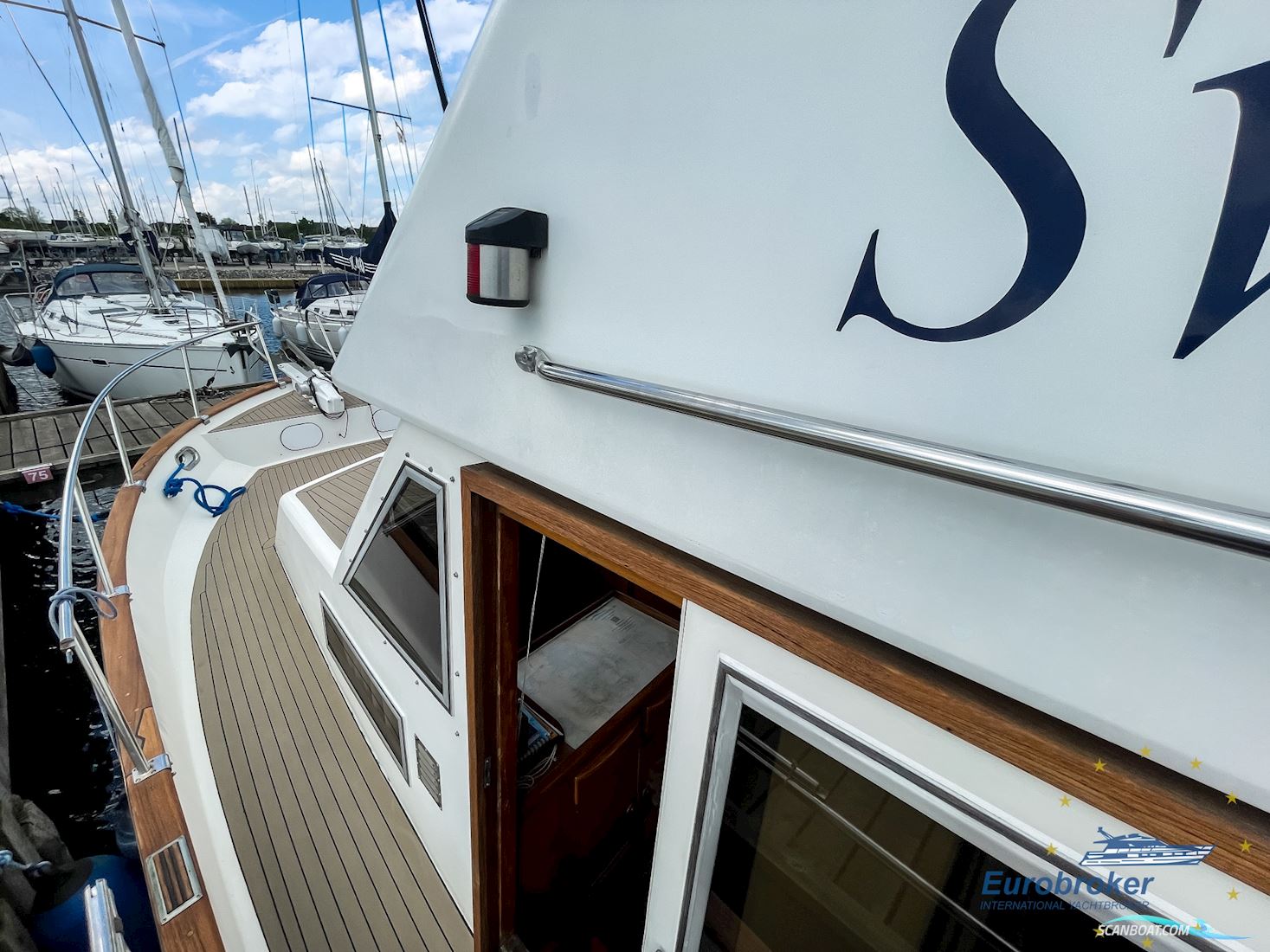 CT 35 Sun Deck Trawler