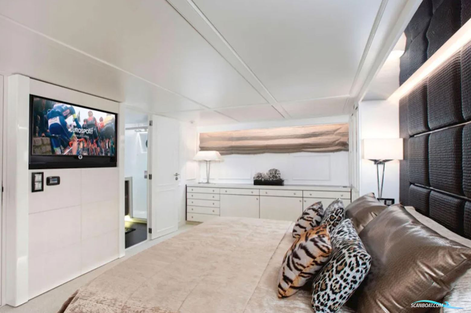 Custom 33M