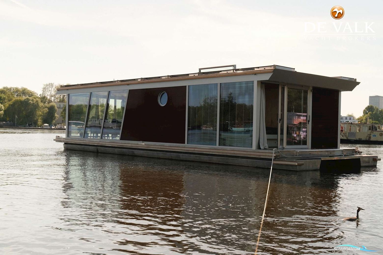 Custom Built Houseboat luxe motor