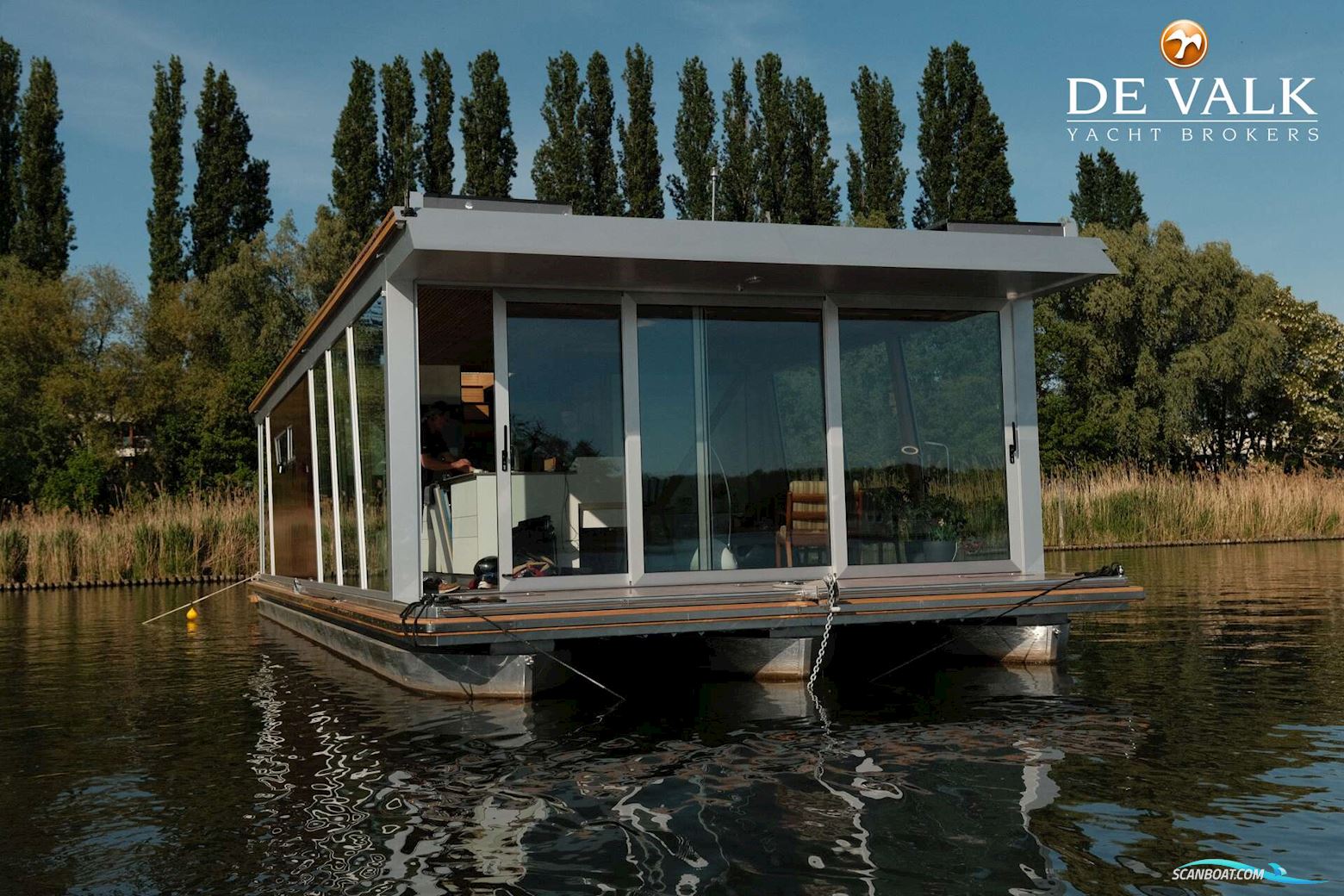 Custom Built Houseboat luxe motor