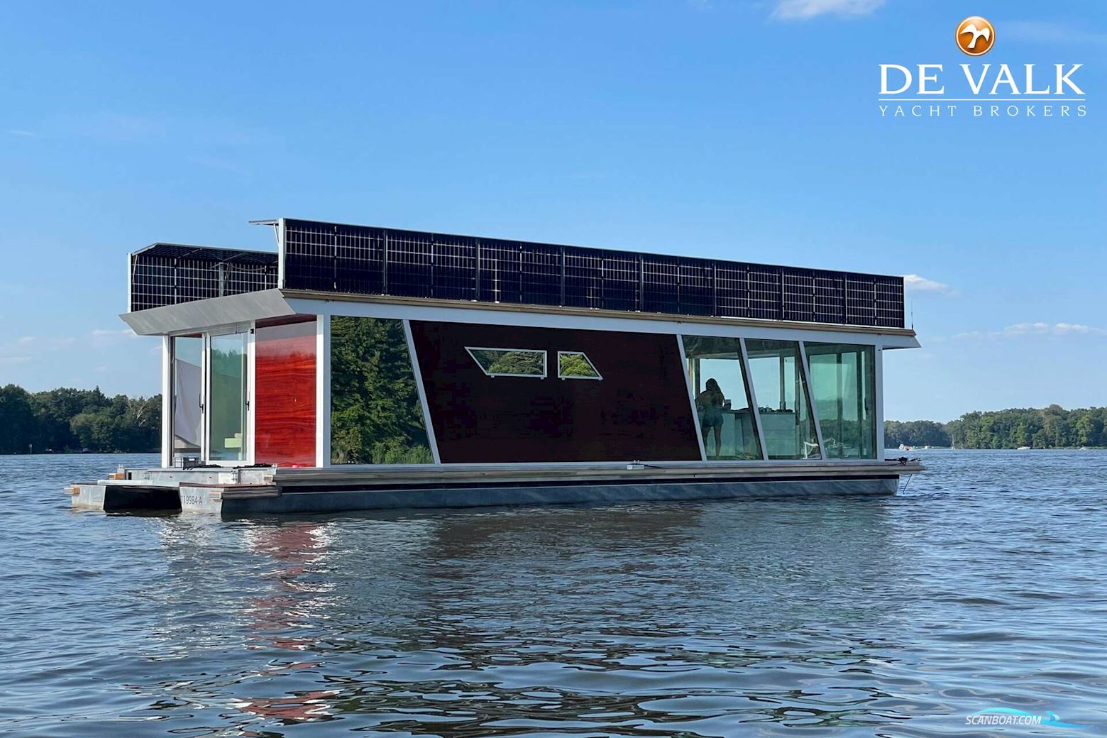 Custom Built Houseboat luxe motor