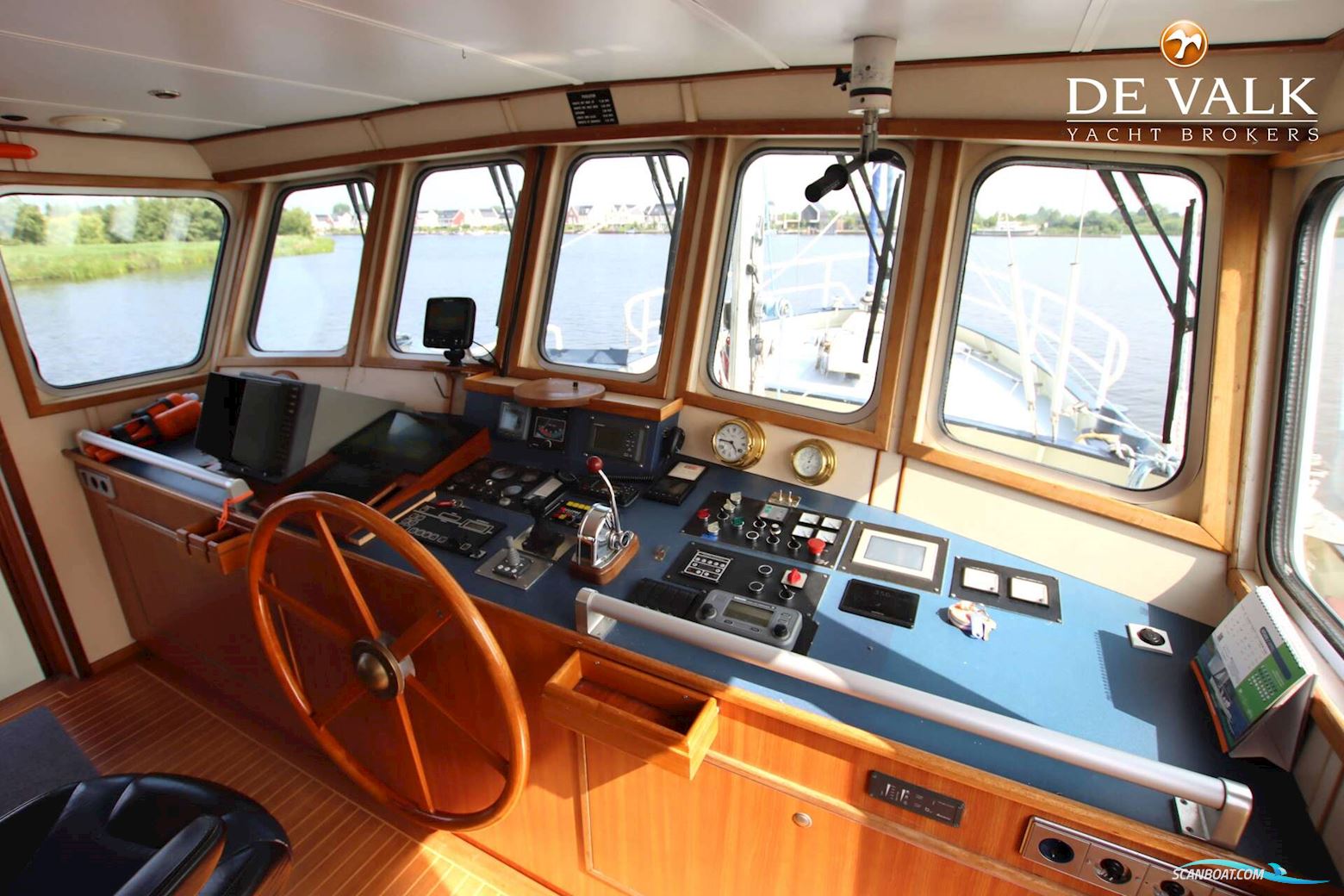 CUSTOM Explorer Trawler 1800