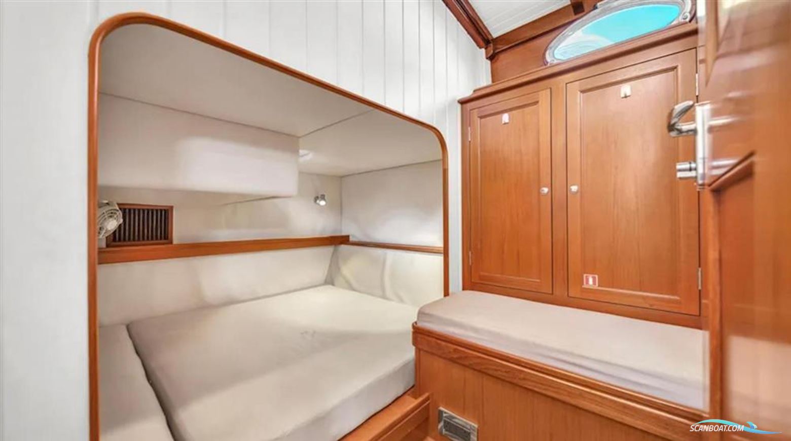 CUSTOM Gentlemans Motor Yacht