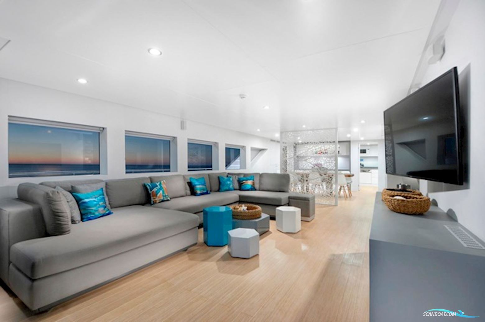 Custom Line Arkin Pruva