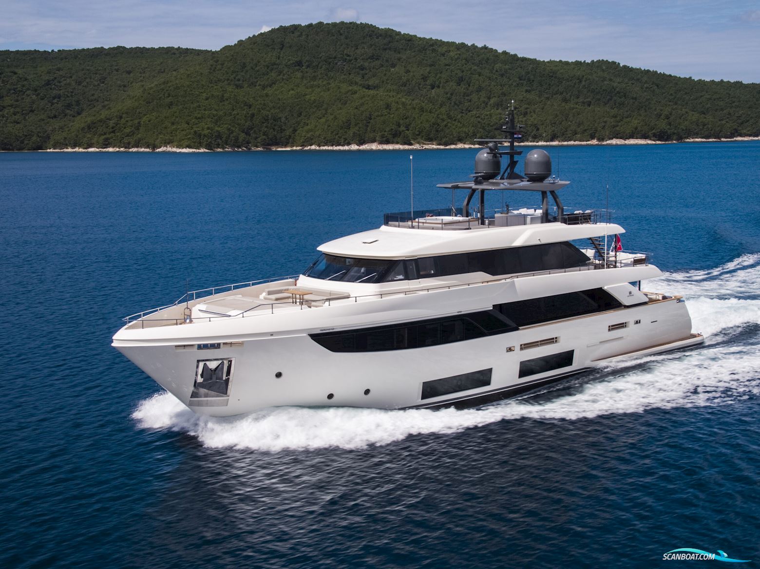 Custom Line Navetta 33