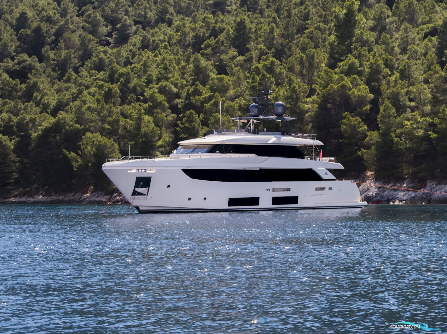 Custom Line Navetta 33
