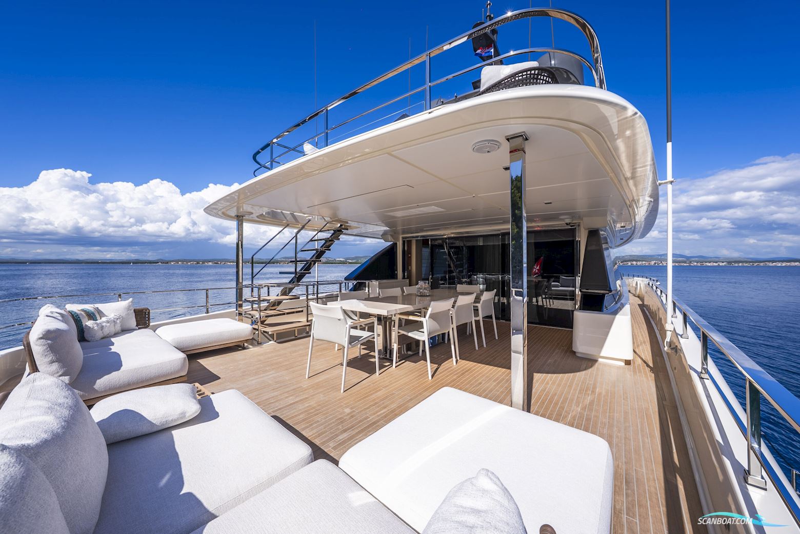 Custom Line Navetta 33