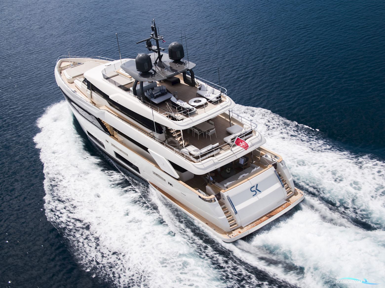 Custom Line Navetta 33