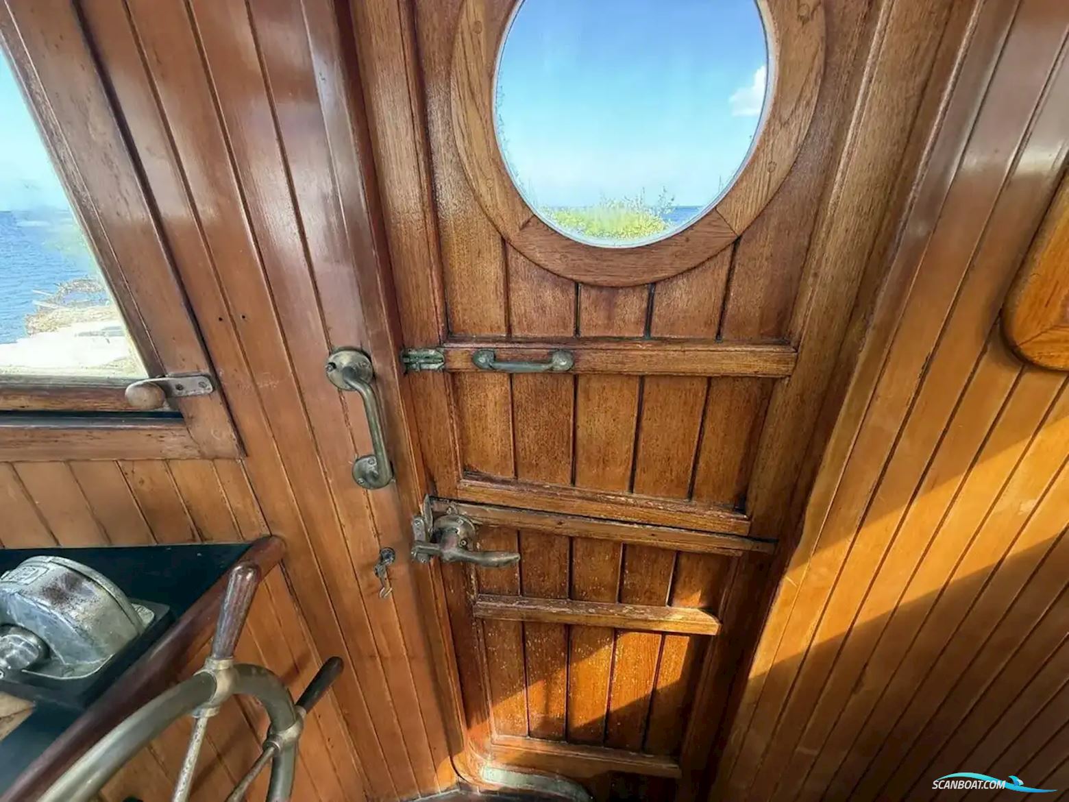 Custom Lord Nelson Victory Tug 37