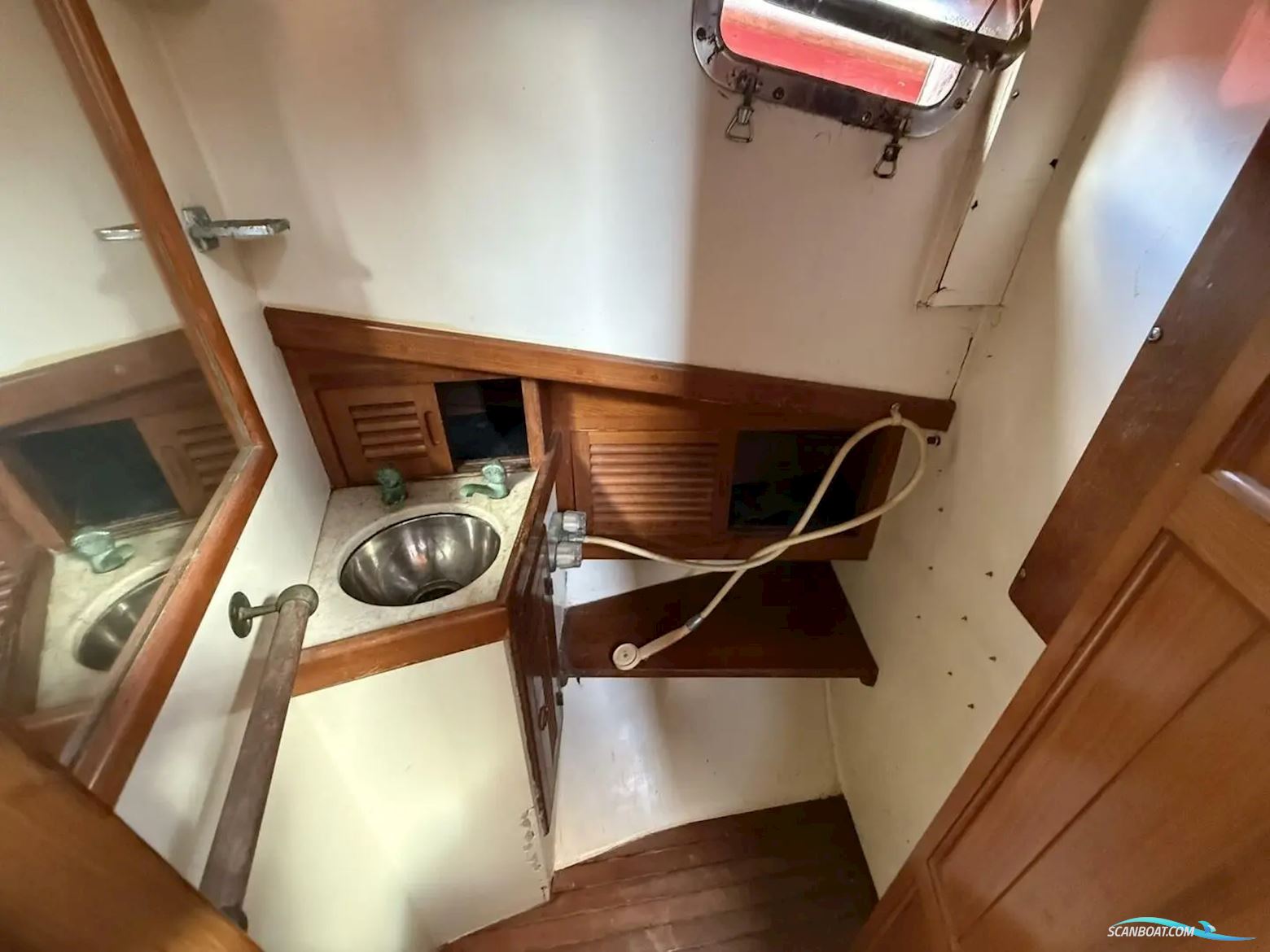 Custom Lord Nelson Victory Tug 37