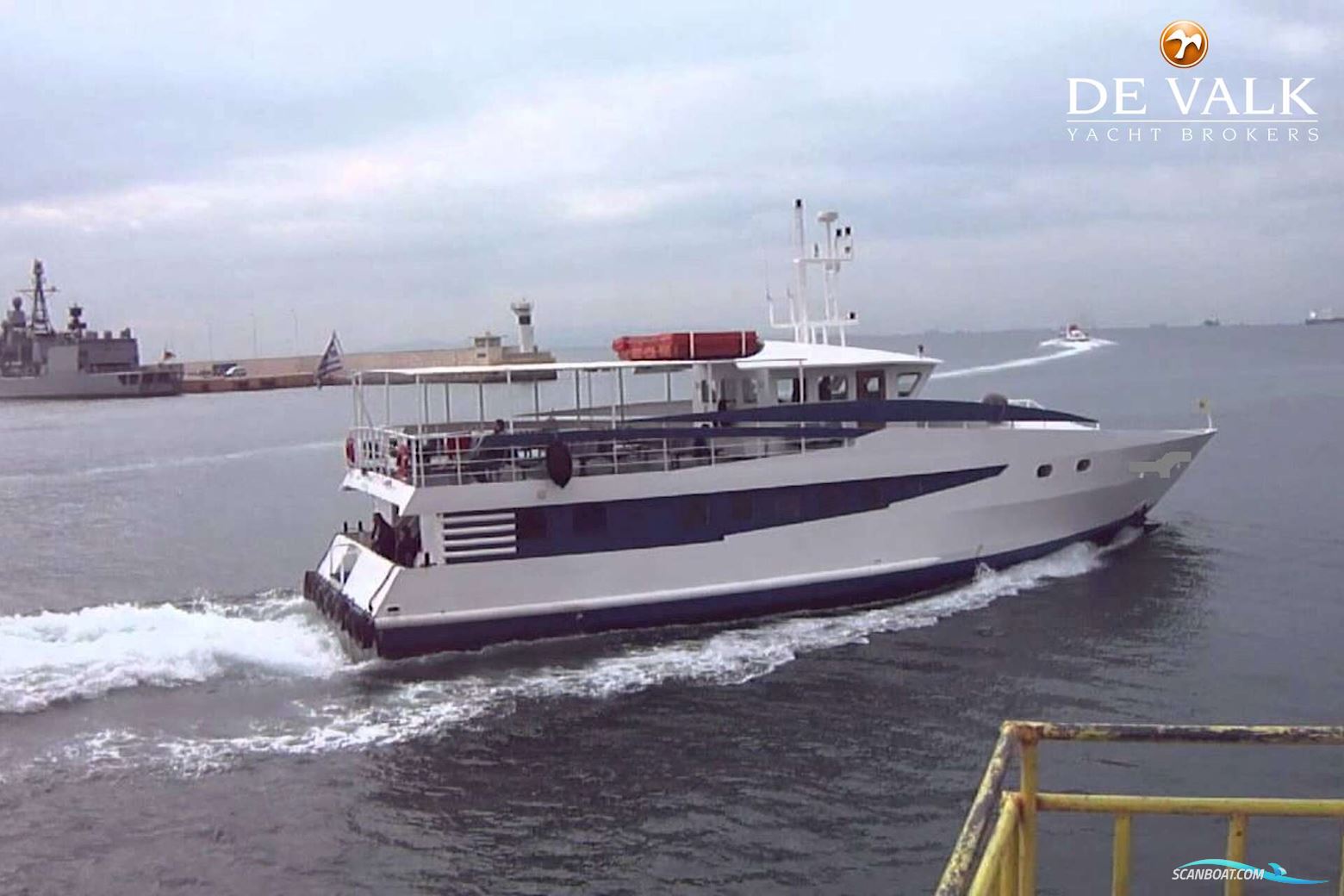 Day Passengers Ship 25 M