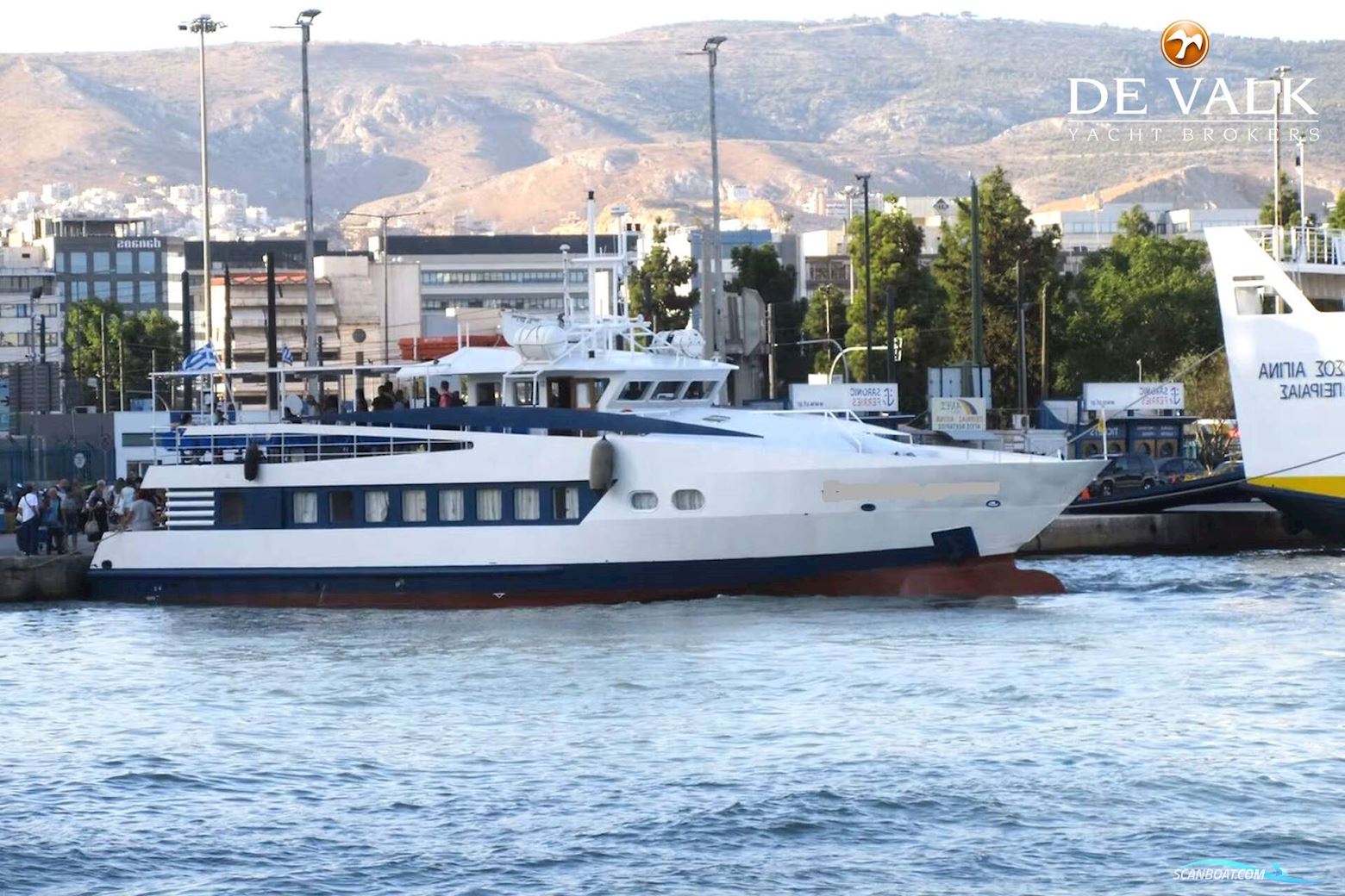 Day Passengers Ship 25 M