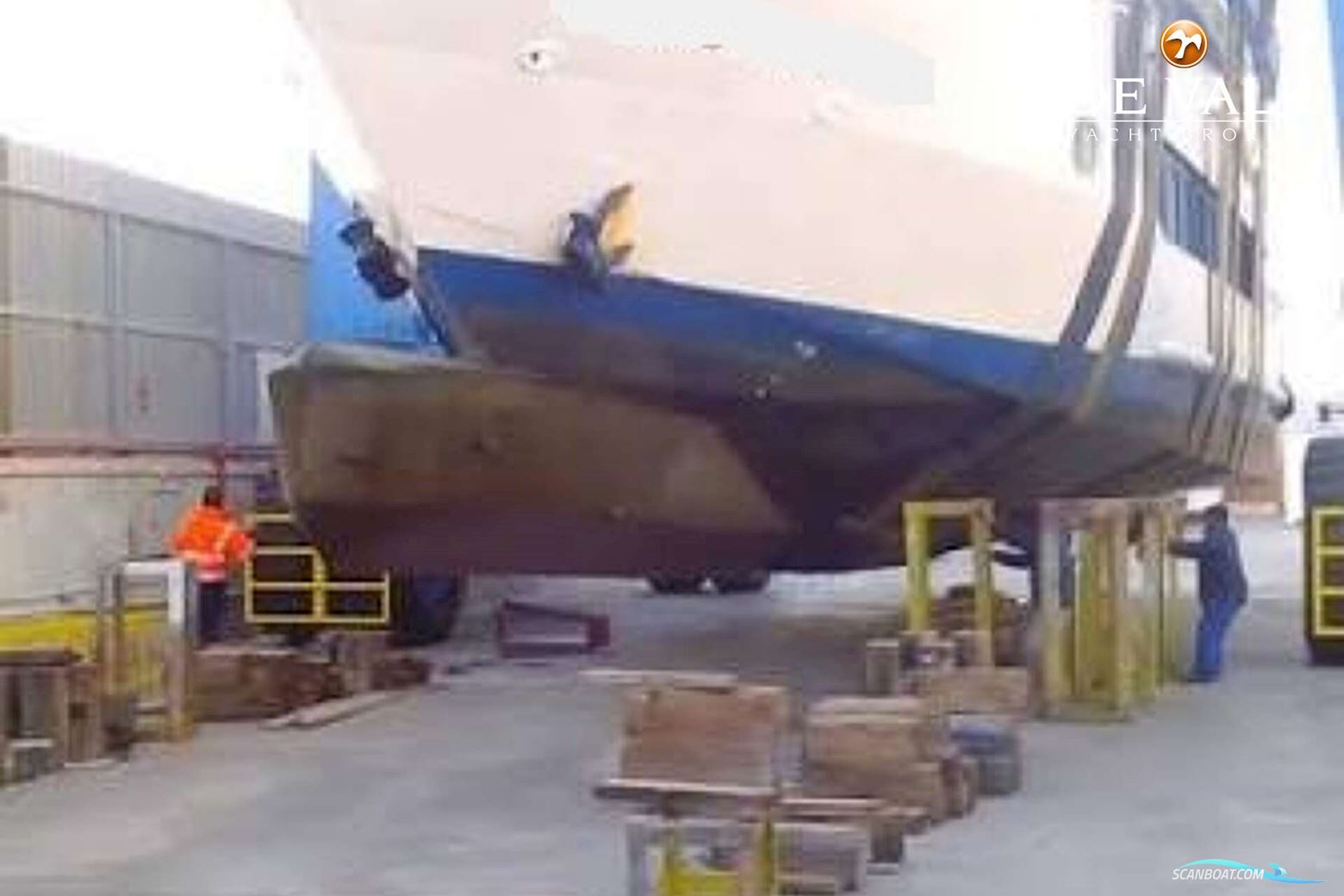 Day Passengers Ship 25 M