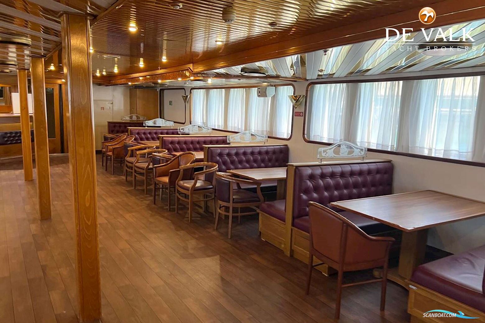 Day Passengers Ship 77.4