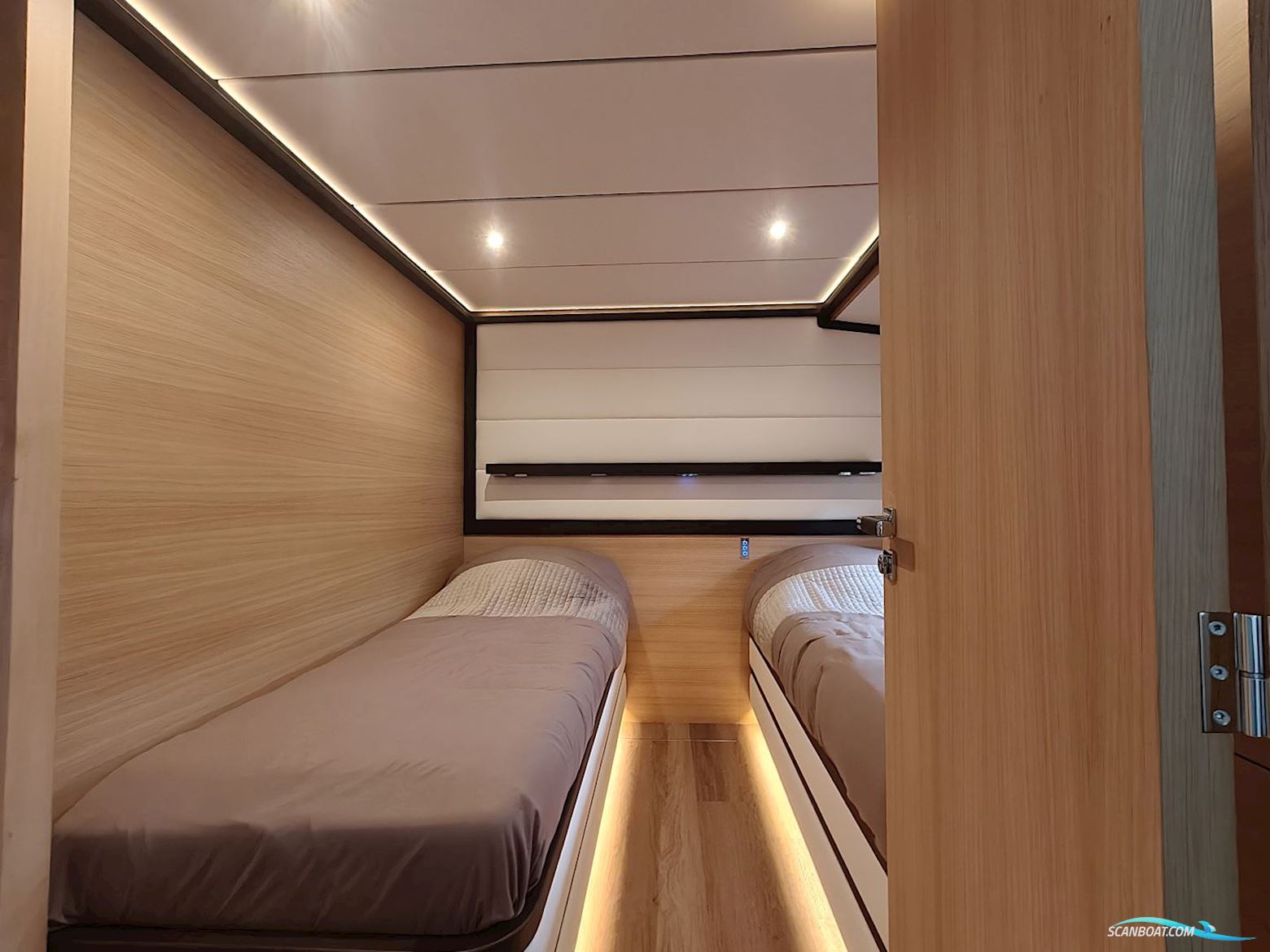 De Alm Grand Voyager 65