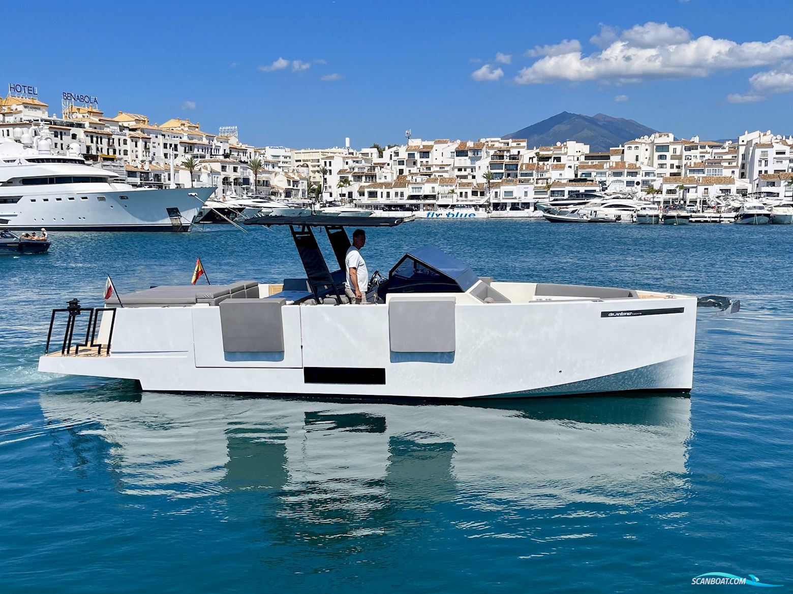 De Antonio Yachts D33 OPEN