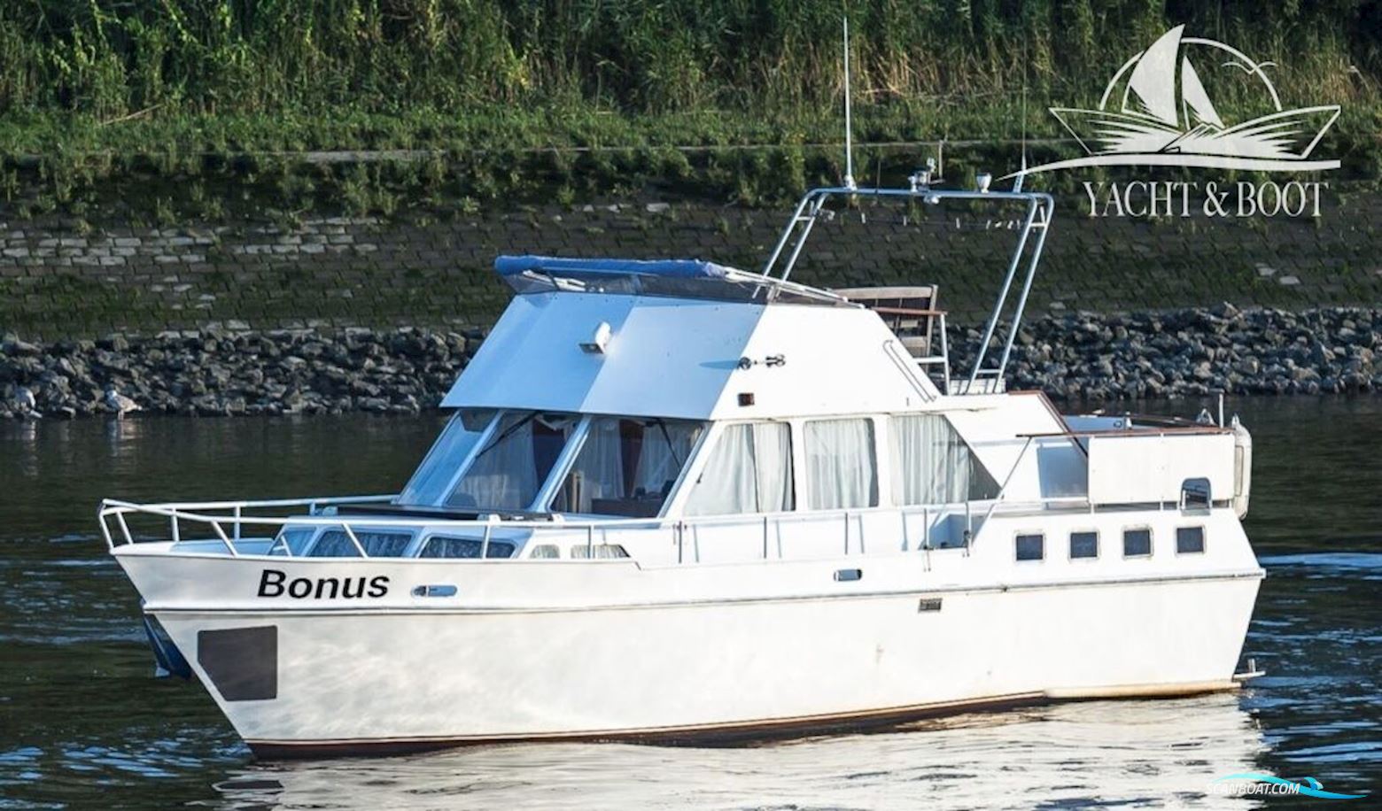 De Groot Beachcraft 1300 Fly Motorboat 1984, with Volvo Penta engine, Germany