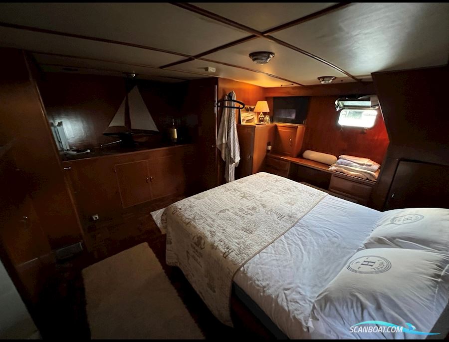Defever 48 Sundeck