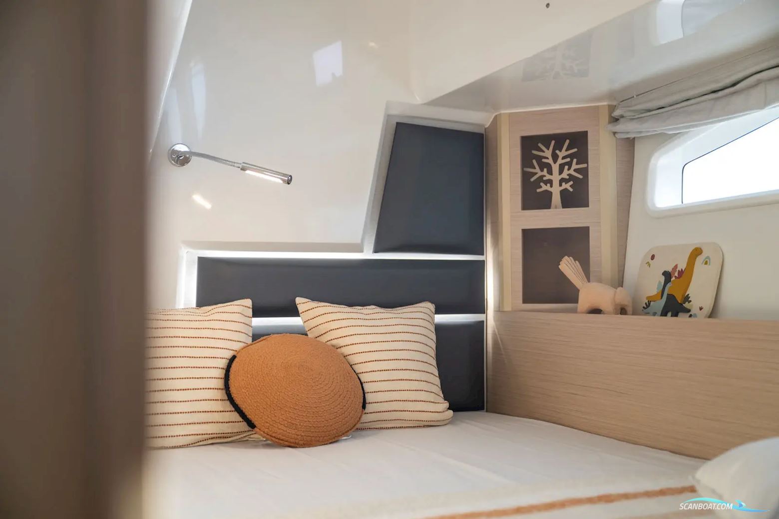 Delphia 12 Flylounge