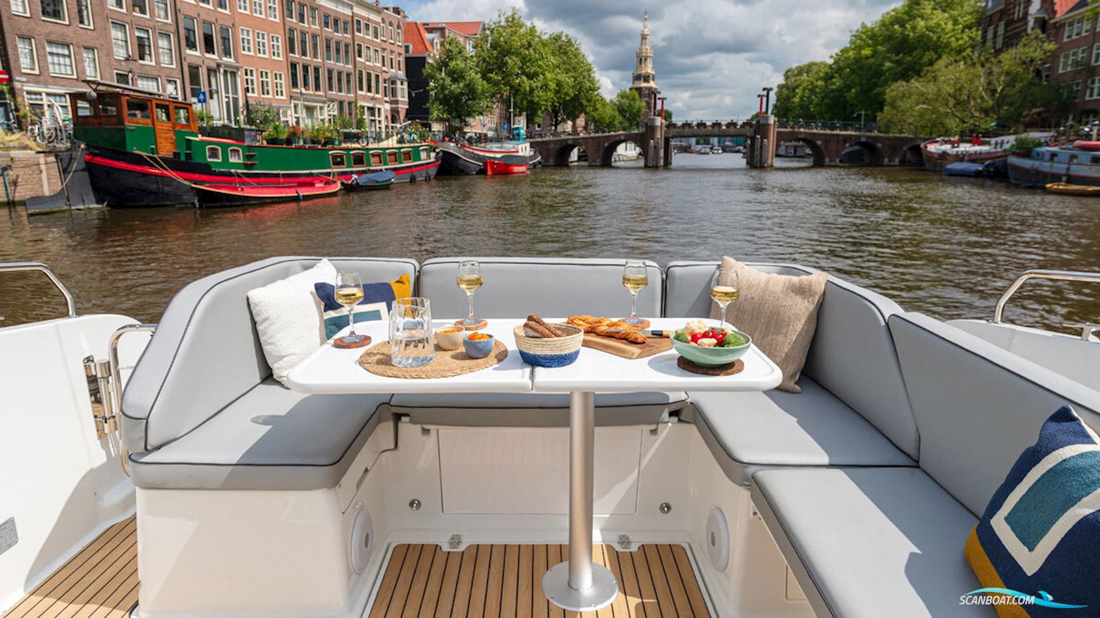 DELPHIA YACHTS 10 Lounge Electric DEMO, direct verkrijgbaar en vaarklaar. (PRIJSVERLAGING!!)