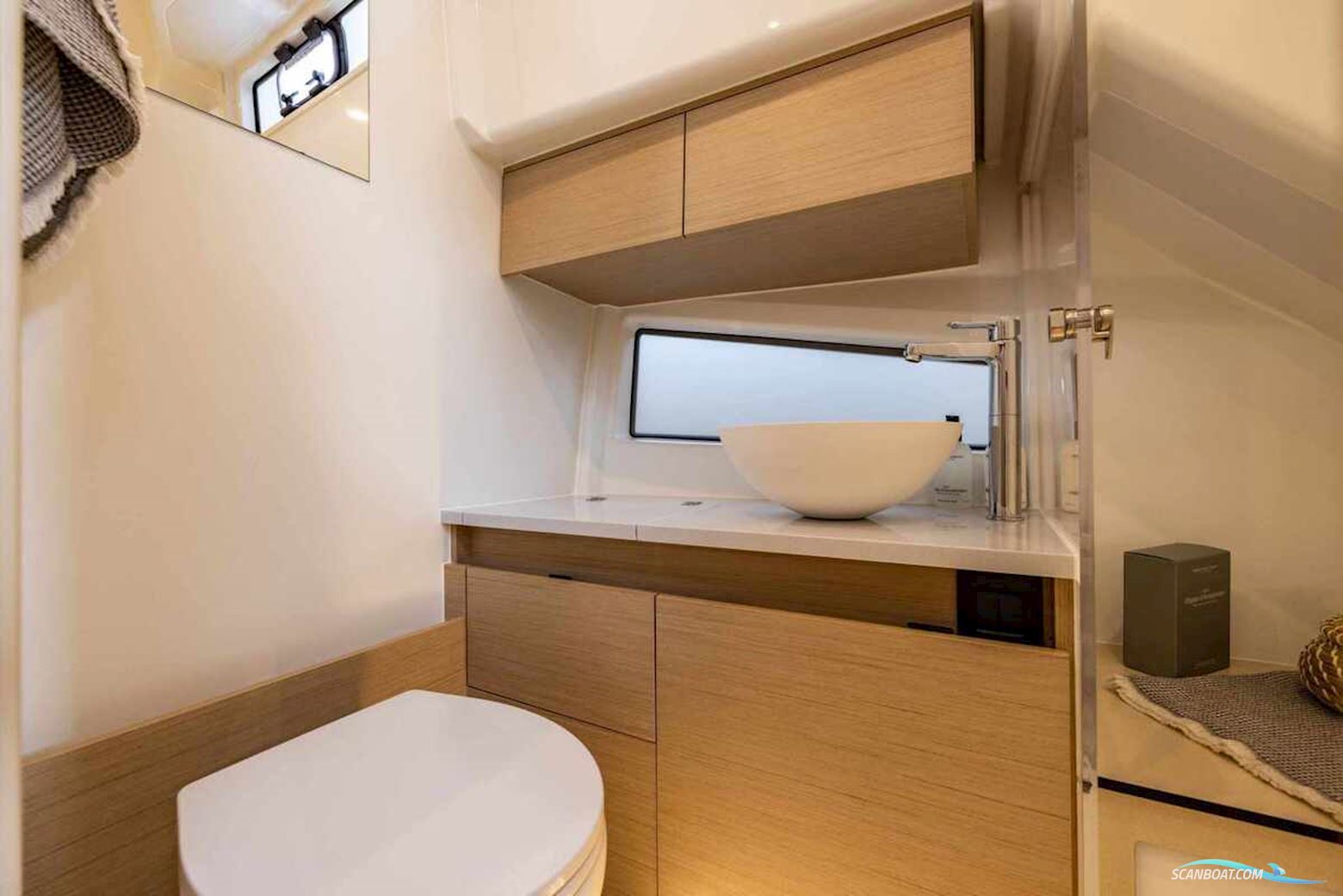 DELPHIA YACHTS 10 LoungeTop Electric DEMO, direct leverbaar