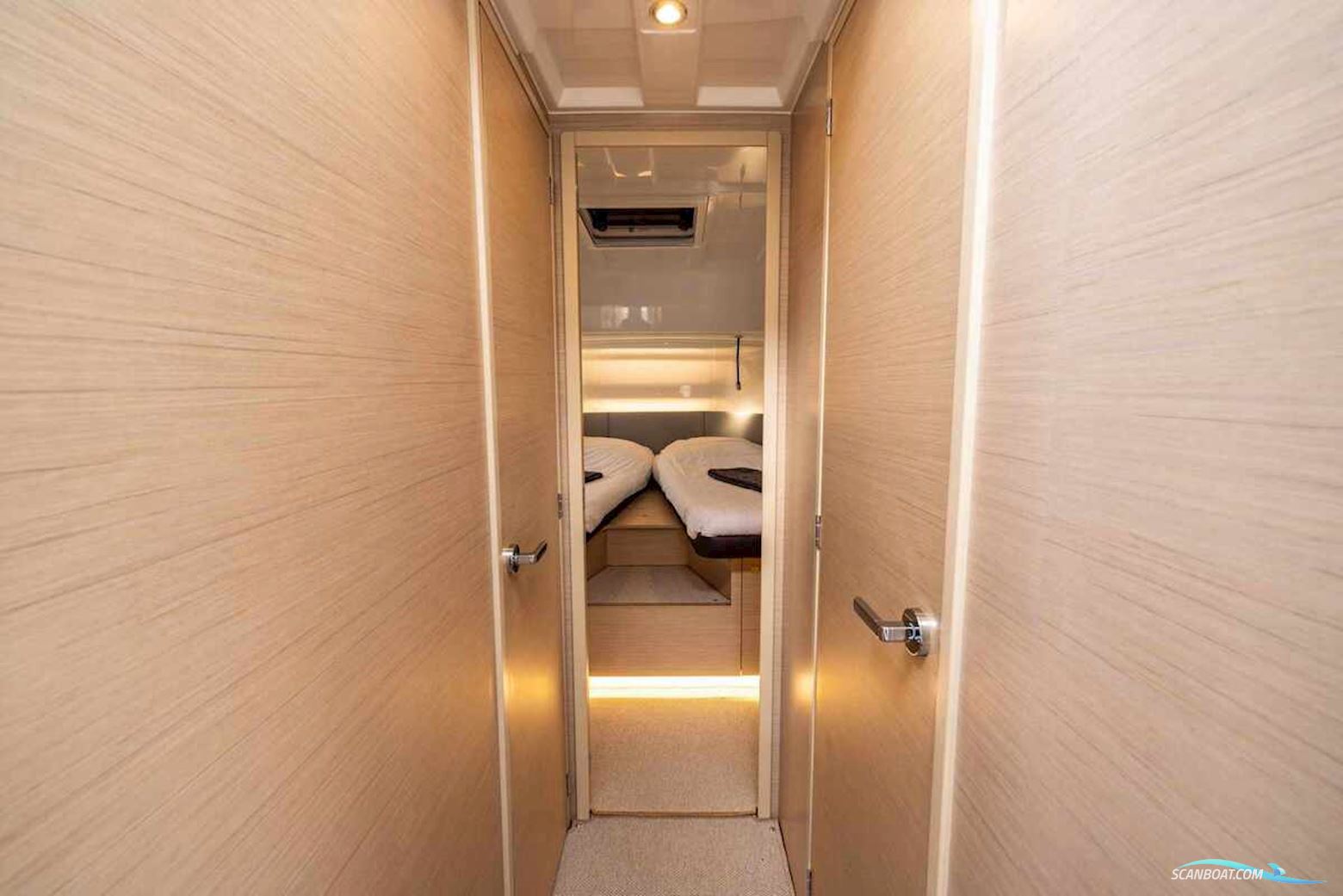 DELPHIA YACHTS 10 LoungeTop Electric DEMO, direct leverbaar