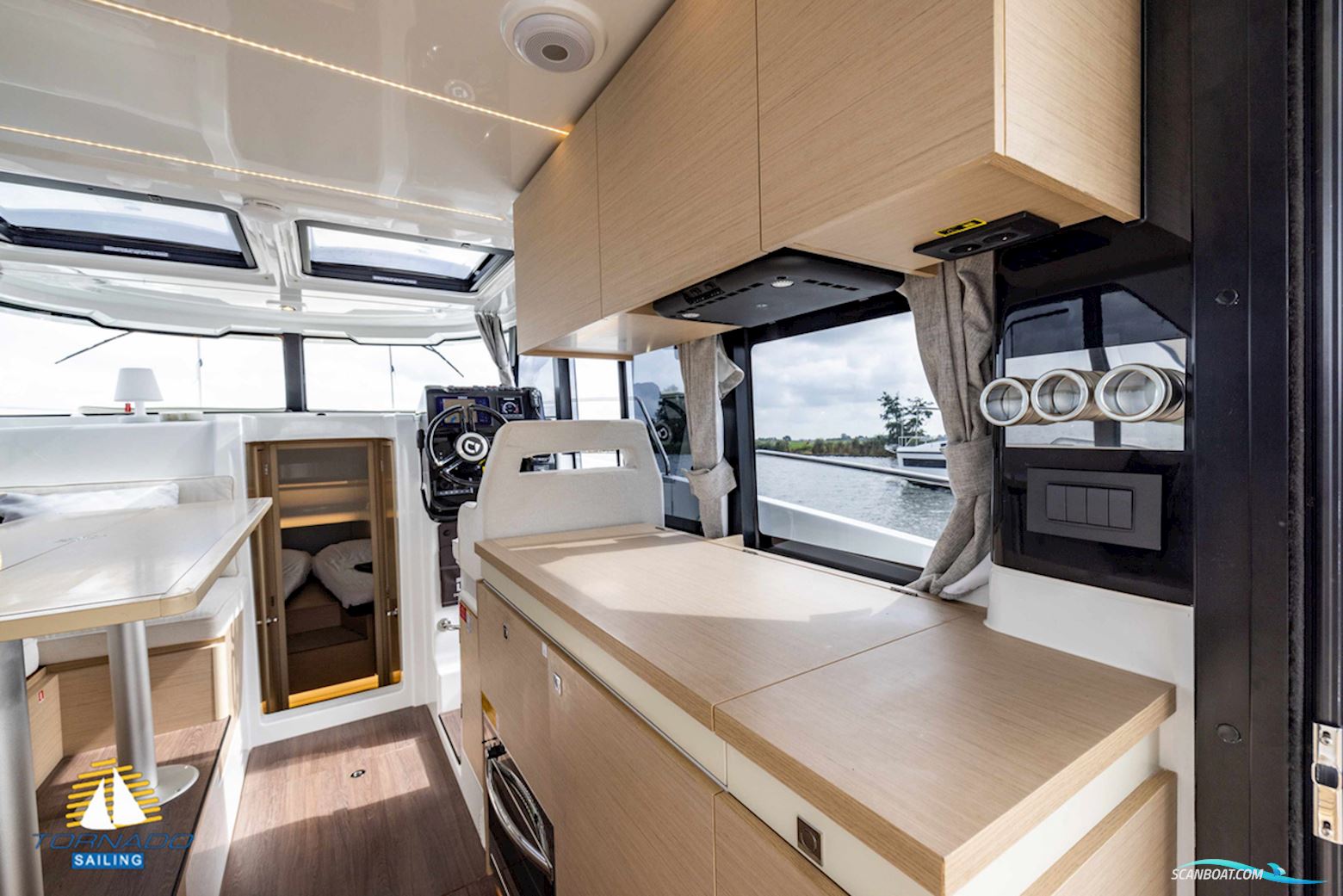 DELPHIA YACHTS 10 Sedan Electric
