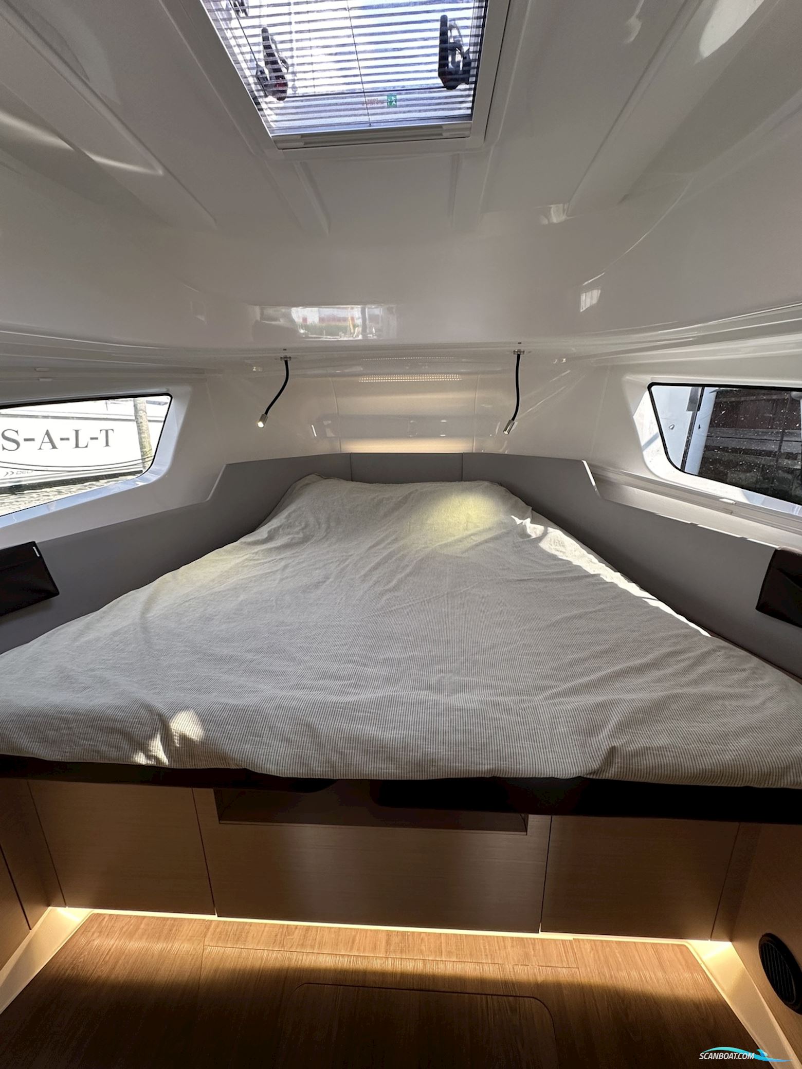DELPHIA YACHTS 10 Sedan ELEKTRIC