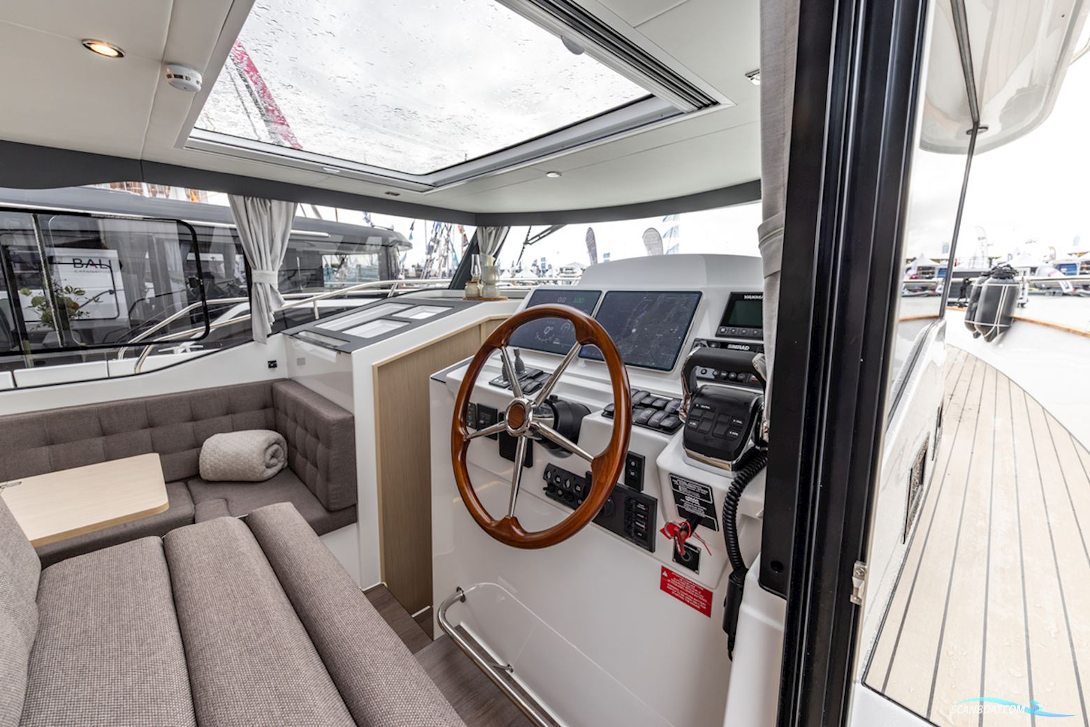 DELPHIA YACHTS 12 Sedan