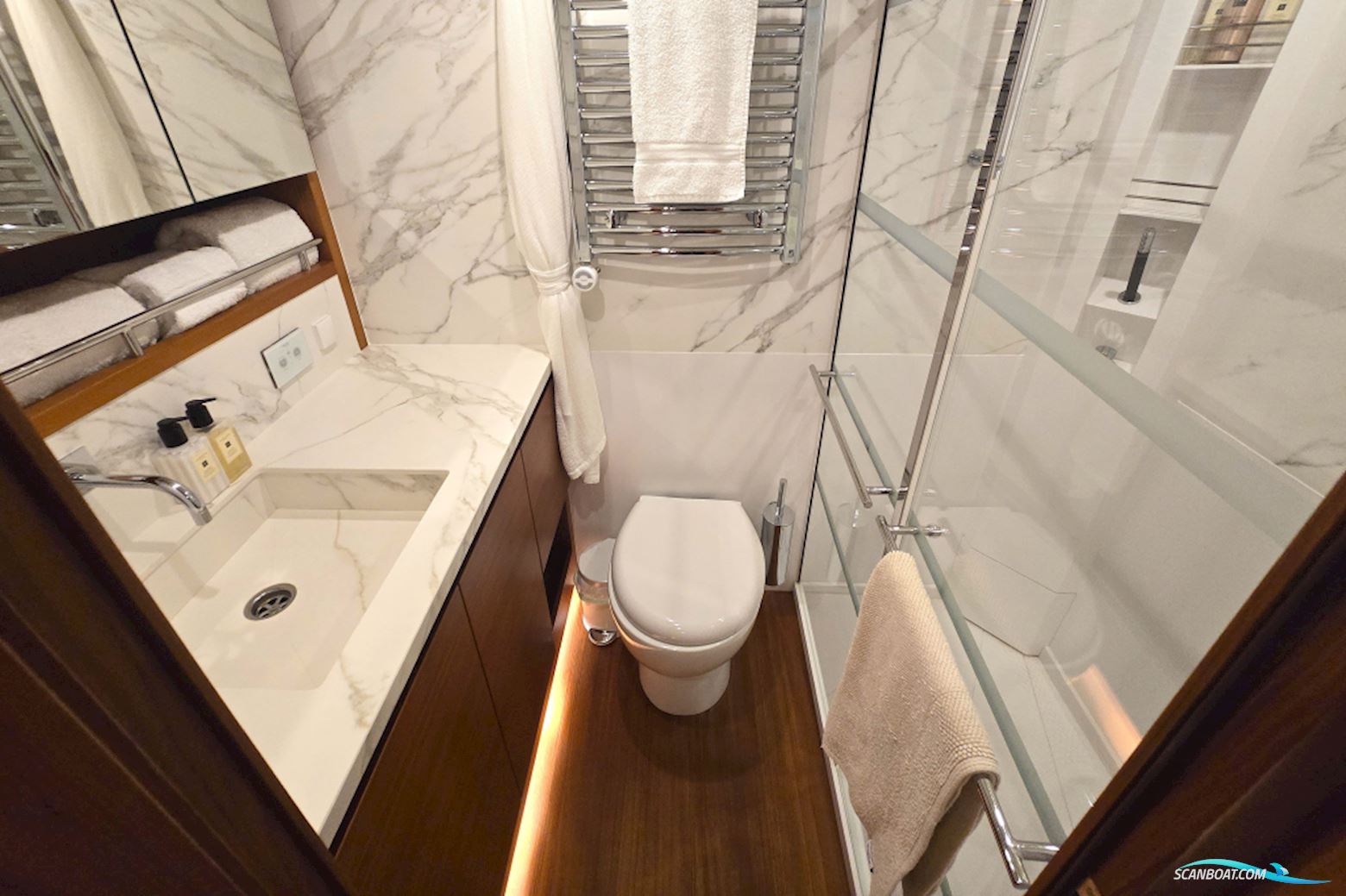 Delta Powerboats 88 Carbon