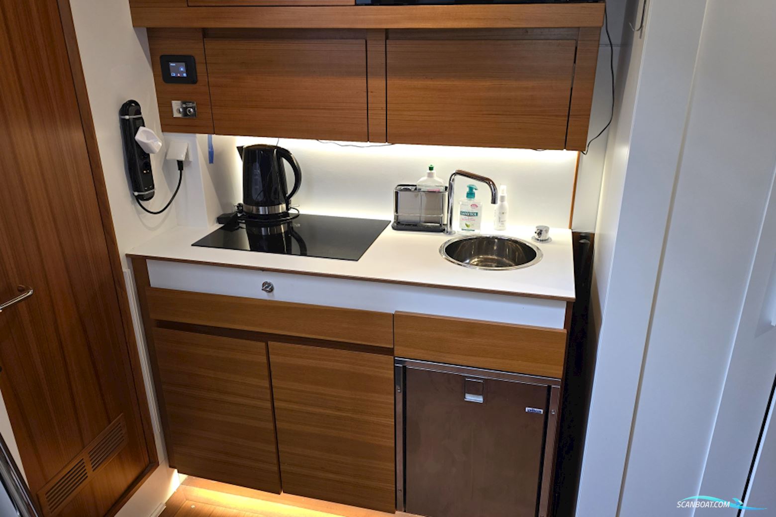 Delta Powerboats 88 Carbon