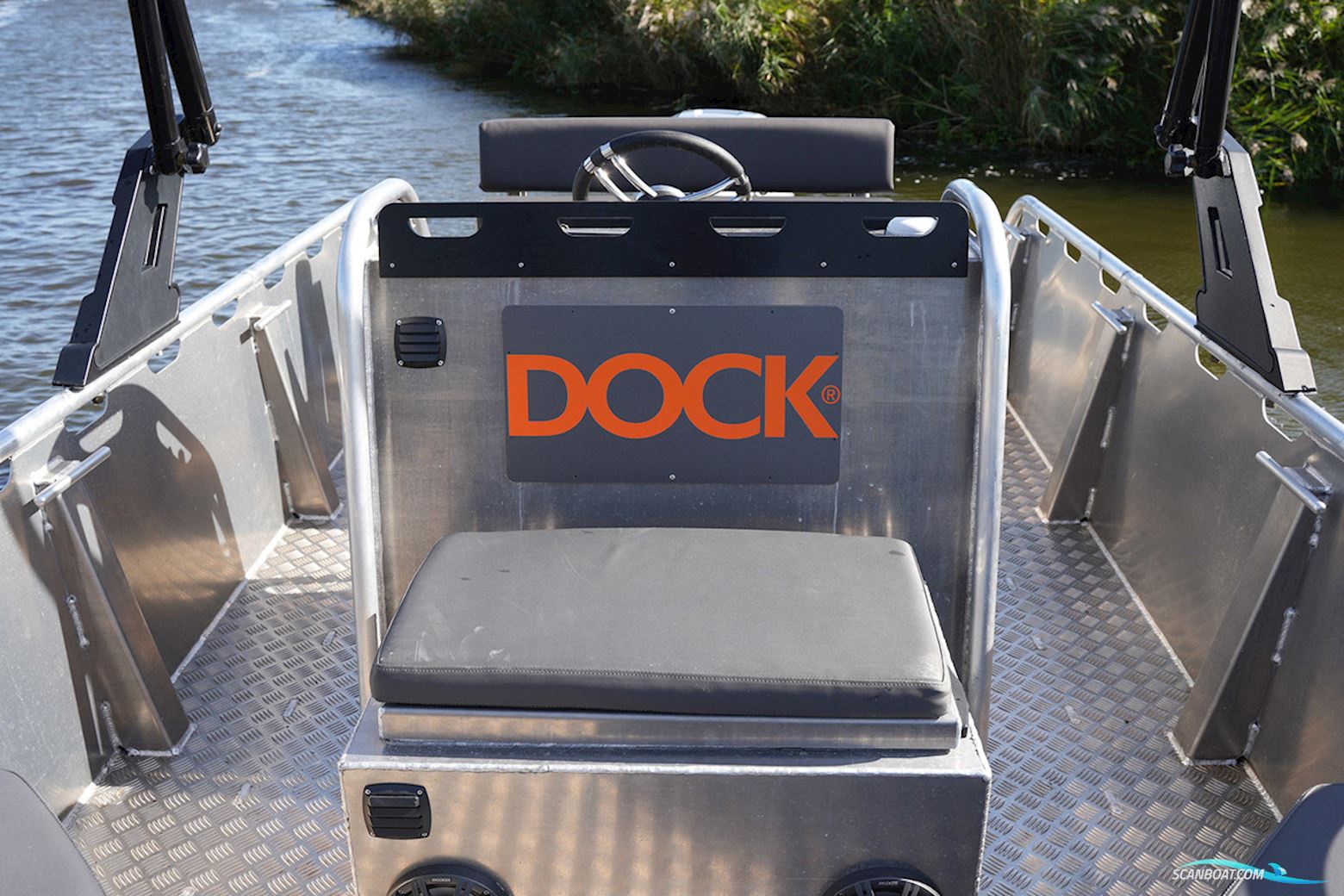 Dock Steel 650