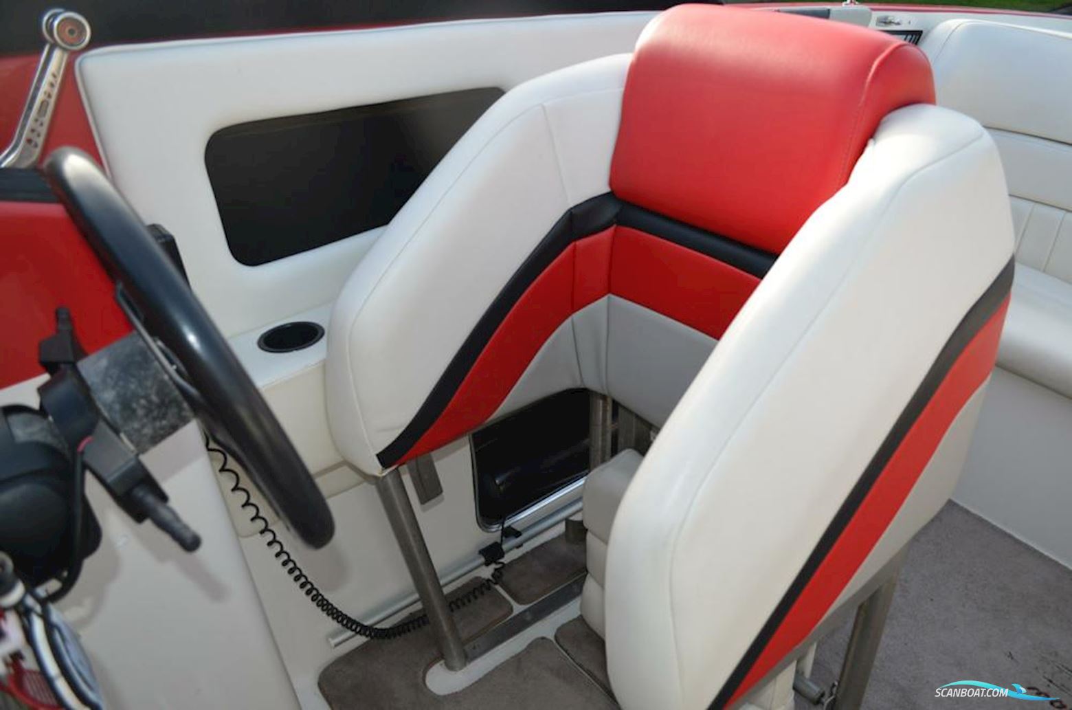 Donzi 30 "Black Widow"