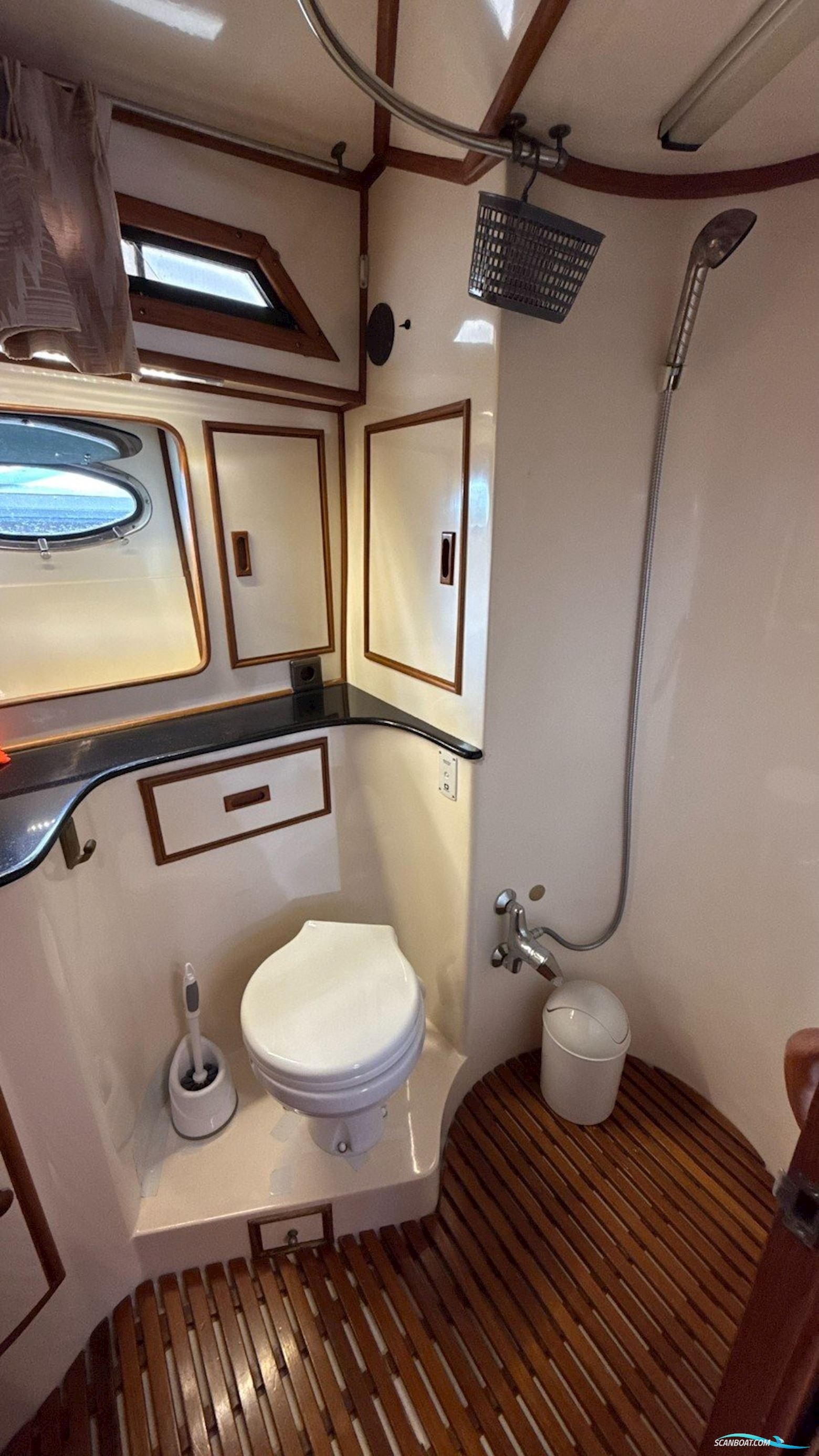 Edership 37 Aft Cabin