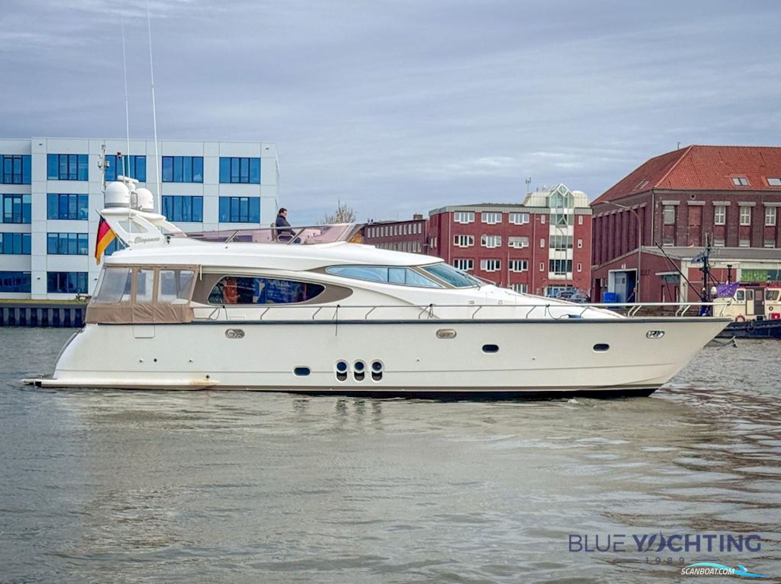 Elegance 60 Garage Motorboat 2007, with MAN V10-1100 engine, Germany
